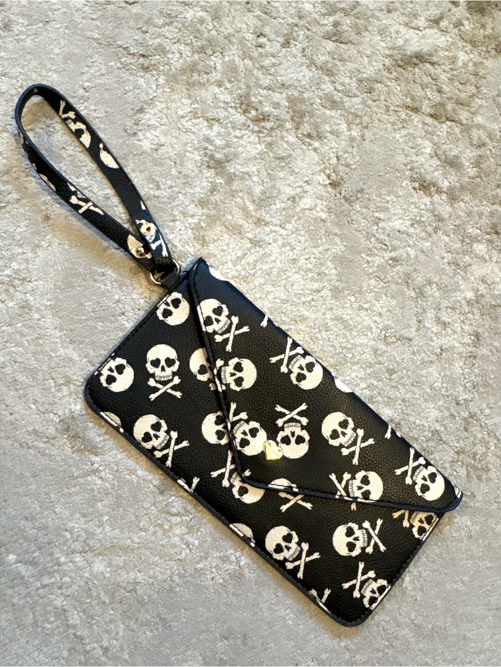 Betsy Johnson Skull & Crossbones Envelope Style Began Leather Wristlet - Picture 2 of 11